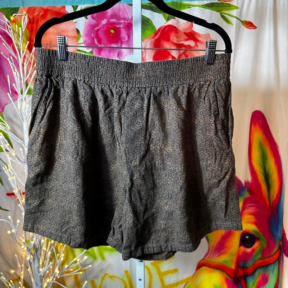 233. Treasure & Bond - brown & black patterned shorts